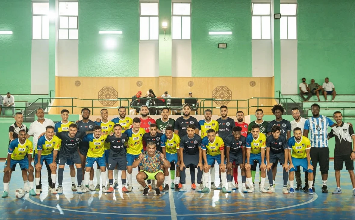 Photo des deux équipes réunies